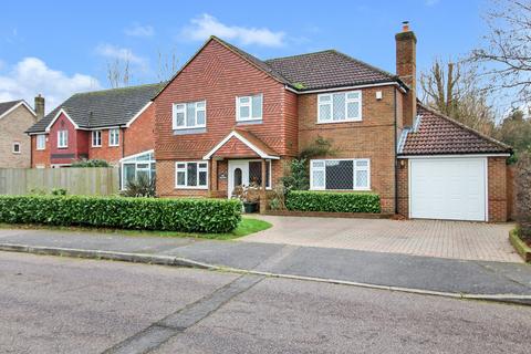 4 bedroom detached house for sale, Hoads Wood Gardens, Ashford TN25