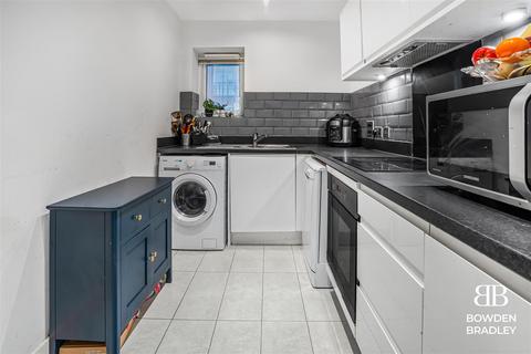 2 bedroom maisonette for sale, Hickman Avenue, Highams Park