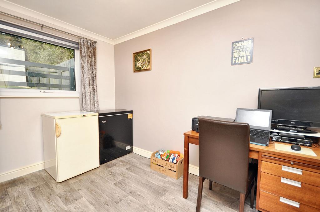 Bedroom/ office