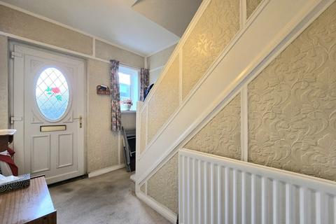 3 bedroom semi-detached house for sale, Spinneyside Gardens, Gateshead NE11