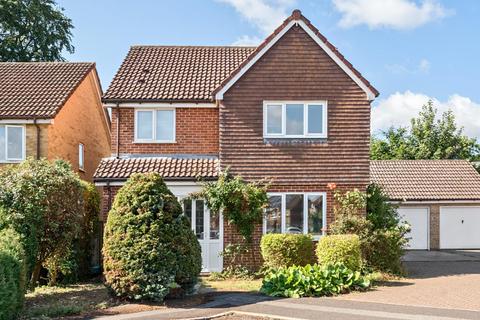 Canon Woods Way,Kennington TN24