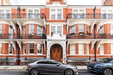 3 bedroom flat to rent, Cadogan Court Gardens, D'Oyley Street, Chelsea, London, SW1X