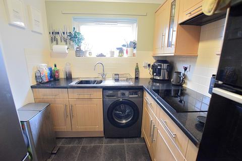 2 bedroom maisonette for sale, Eastlands, New Milton, Hampshire. BH25 5PJ