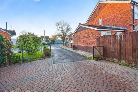 3 bedroom semi-detached house for sale, Canterbury Drive, Howdale Road, Hull