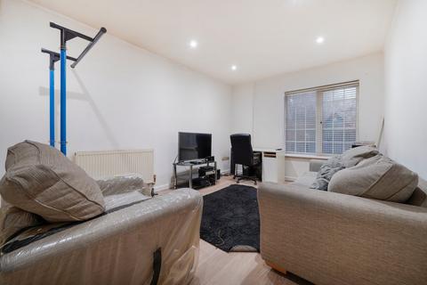 2 bedroom ground floor flat for sale, London Road, Mitcham, CR4