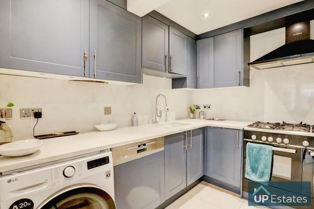 2nd Kitchen/Utility Room