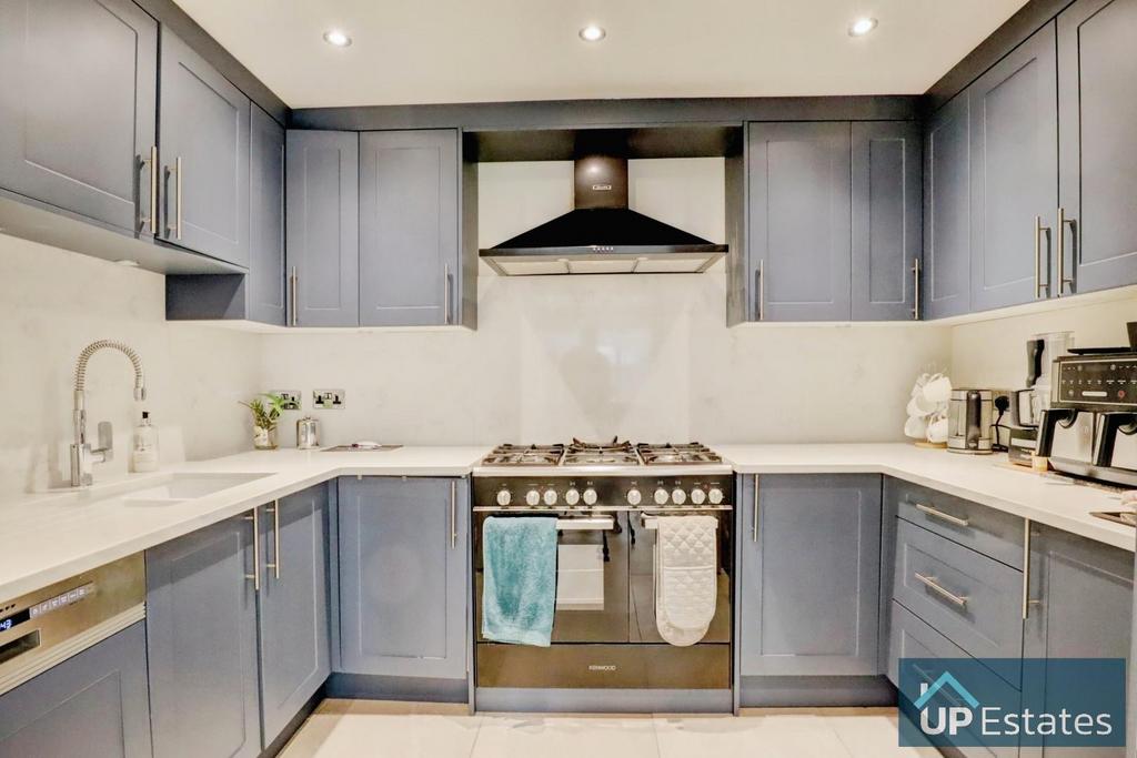 2nd Kitchen/Utility Room