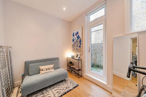 2 bedroom flat for sale, Hazelbourne Road, Balham