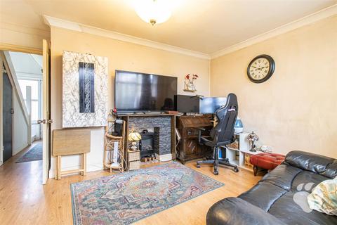 2 bedroom end of terrace house for sale, Fauners, Basildon SS16