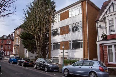 Studio to rent, Brecon Court, Selborne Place, Hove