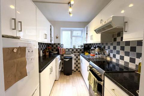 Studio to rent, Brecon Court, Selborne Place, Hove