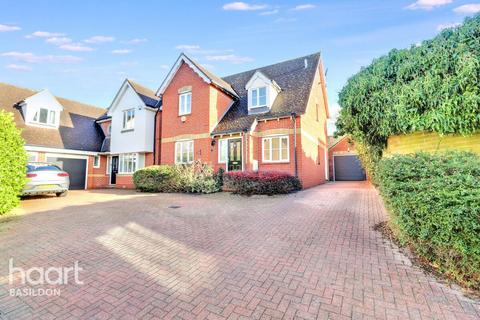 4 bedroom detached house for sale, Britten Close, Basildon