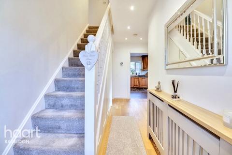 14 Britten Close, Langdon Hills, Basildon, SS16 6TB