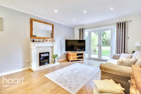 14 Britten Close, Langdon Hills, Basildon, SS16 6TB