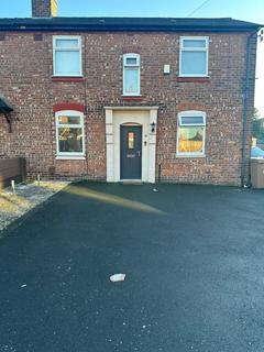 1 bedroom in a house share to rent, Eccles, M30