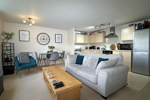 1 bedroom flat for sale, Birch Meadow Close, Warwick