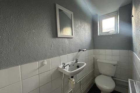 2 bedroom terraced house to rent, Cecil Road, Rochester, Kent, ME1 2HP