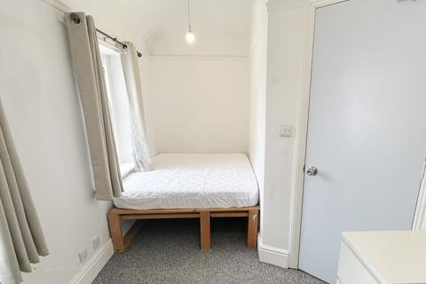 4 bedroom end of terrace house to rent, Hillgrove Street, Bristol BS2