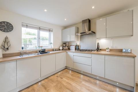 27 Herringbone Way, Kingswinford, DY6 7NE