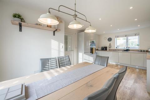 27 Herringbone Way, Kingswinford, DY6 7NE