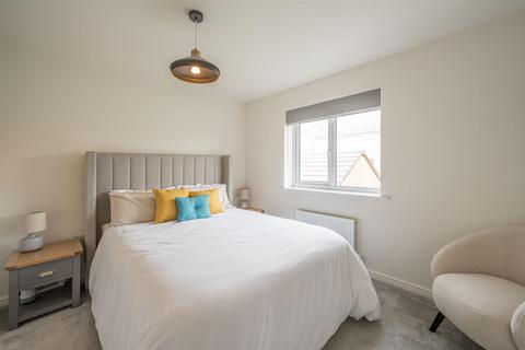 27 Herringbone Way, Kingswinford, DY6 7NE