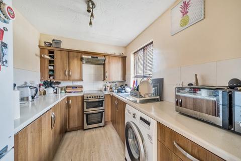 2 bedroom apartment to rent, St. Pauls Rise London N13