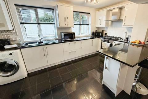 3 bedroom semi-detached house for sale, Sackville Close, Stratford-Upon-Avon