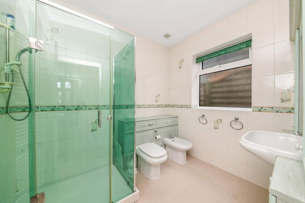 Bedroom en suite shower room