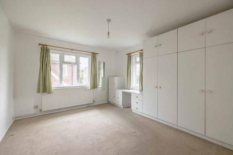 2 bedroom maisonette for sale, Hall Court, Datchet SL3