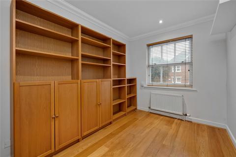 11 The Riverside, East Molesey, KT8 9BF