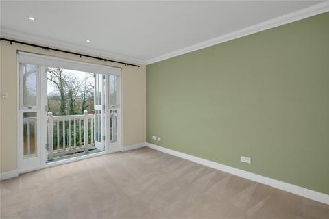 11 The Riverside, East Molesey, KT8 9BF