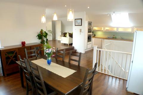 14 Admiral Place, London, SE16 5NY