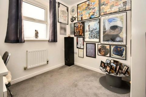 32 Springfield Avenue, Lofthouse, Wakefield, WF3 3FL