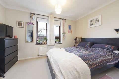 3 bedroom house to rent, Torrington Place, London E1W