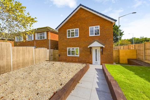 4 bedroom detached house to rent, The Spiert, Aylesbury HP17