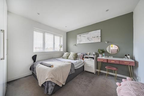 15 Engliff Lane, Woking, GU22 8SU