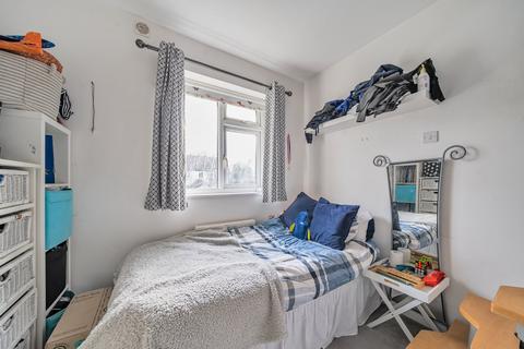 15 Engliff Lane, Woking, GU22 8SU