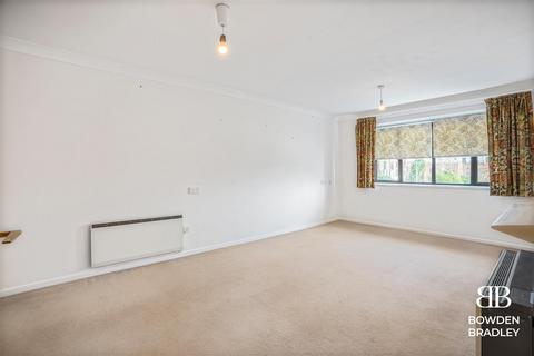 1 bedroom flat for sale, High Road, South Woodford