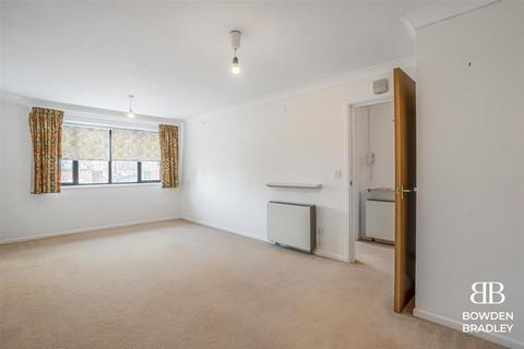 1 bedroom flat for sale, High Road, Manor Court Lodge, E18