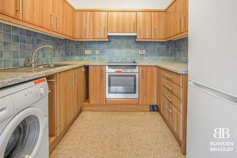 1 bedroom flat for sale, High Road, Manor Court Lodge, E18