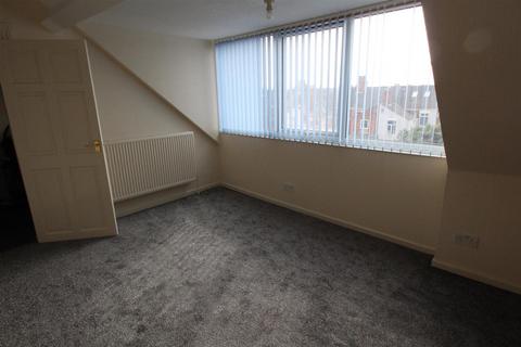 2 bedroom apartment to rent, Princes Avenue, Hull