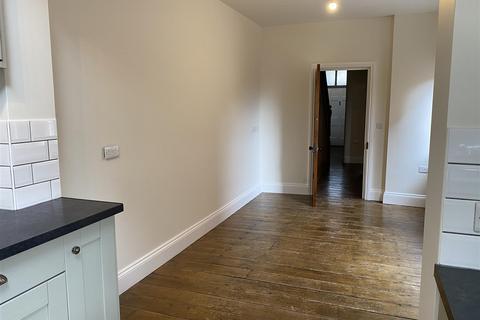 3 bedroom terraced house to rent, Benedict Street, Glastonbury