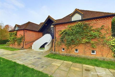 4 bedroom detached house to rent, Sandford Lane, Hurst, Reading, Berkshire, RG10