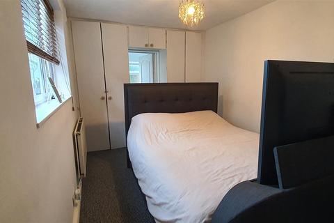 1 bedroom apartment to rent, Stanley Road, London