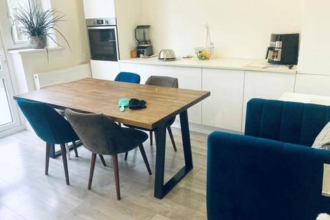 101 Riverdene, Edgware, HA8 9TB