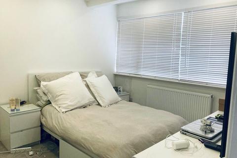 101 Riverdene, Edgware, HA8 9TB