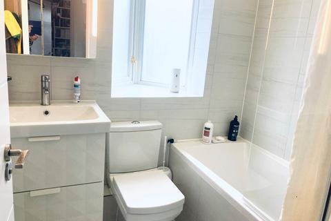 101 Riverdene, Edgware, HA8 9TB
