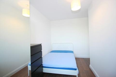 4 bedroom flat share to rent, Cable Street, London E1