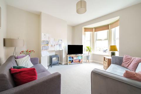 17 Chestnut Road, Guildford, GU1 1HG