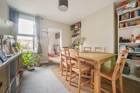 17 Chestnut Road, Guildford, GU1 1HG